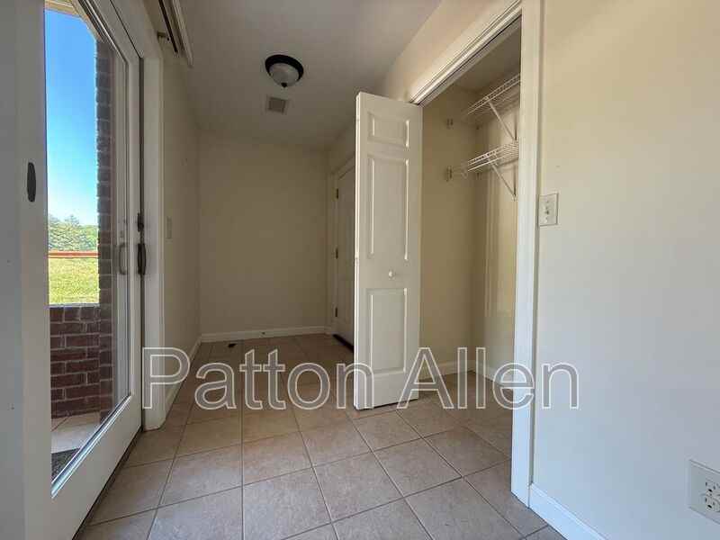 1465 S Lakeshore Dr #E2 - Photo 4 of 33