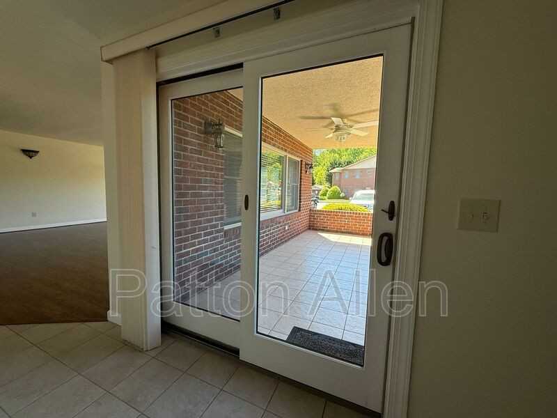1465 S Lakeshore Dr #E2 - Photo 5 of 33
