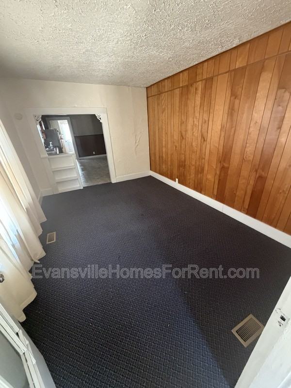 1008 Allens Ln - Photo 3 of 11