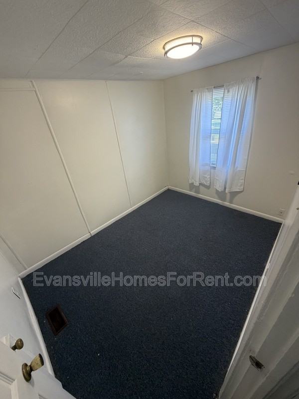 1008 Allens Ln - Photo 7 of 11