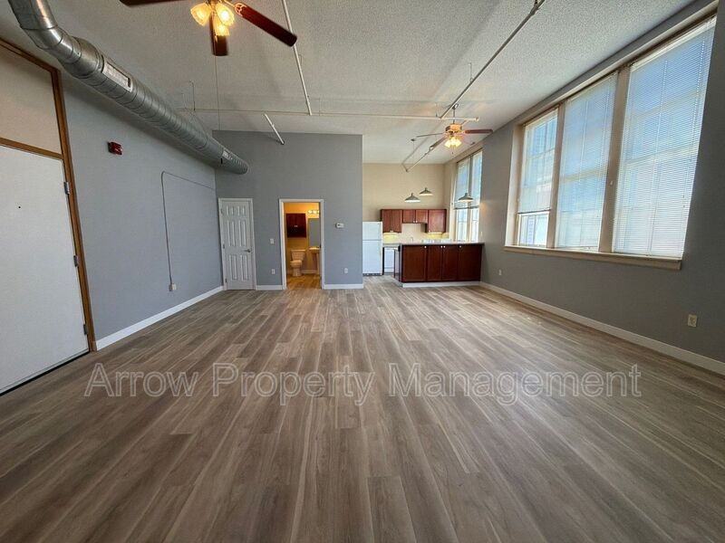 720 J St - Photo 2 of 9