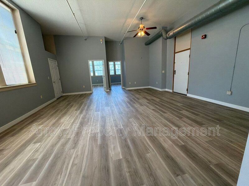 720 J St - Photo 3 of 9