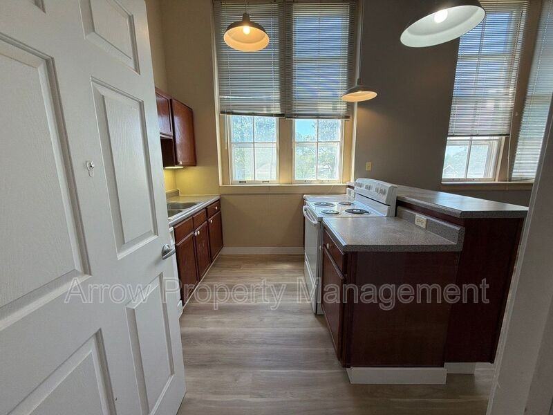 720 J St - Photo 6 of 9