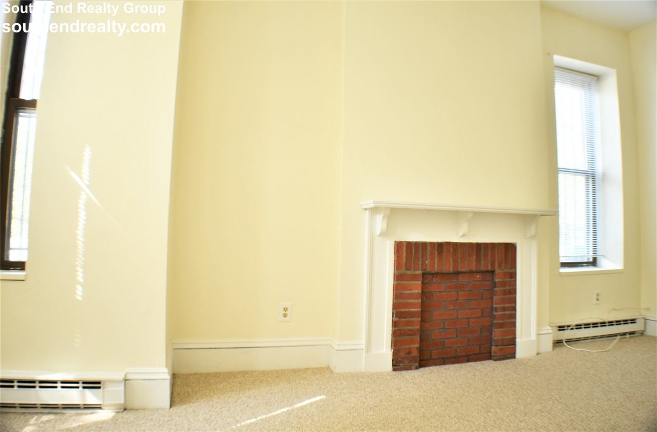29/33 Wellington St. #102 - Photo 2 of 17