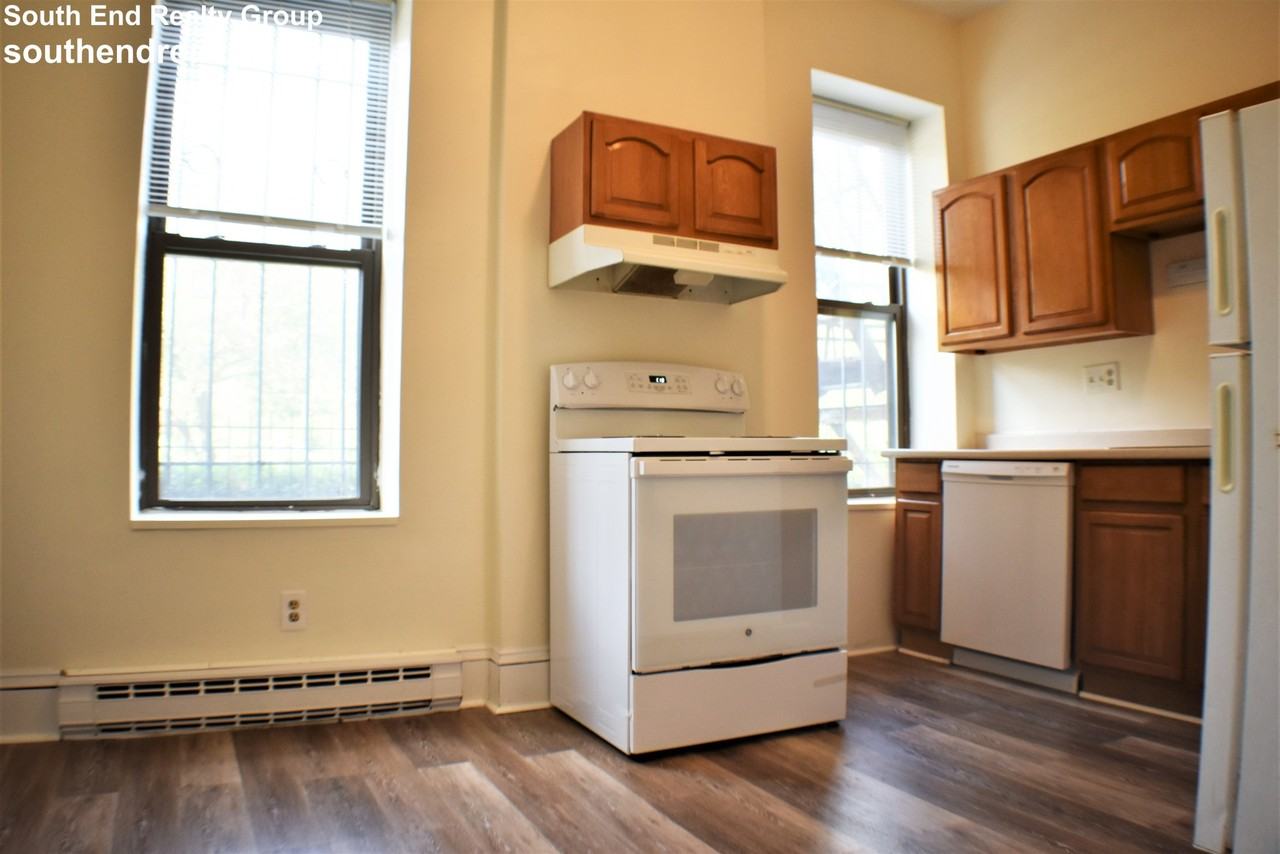 29/33 Wellington St. #102 - Photo 4 of 17