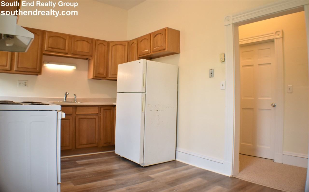 29/33 Wellington St. #102 - Photo 5 of 17