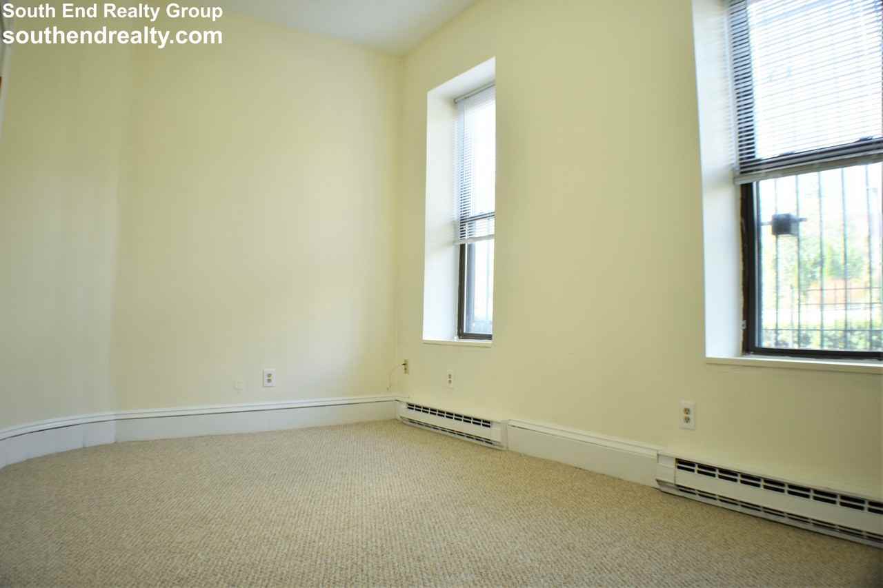 29/33 Wellington St. #102 - Photo 6 of 17