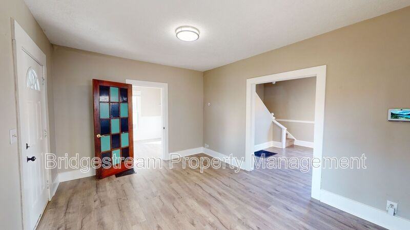 2029 Brookline Ave - Photo 2 of 9