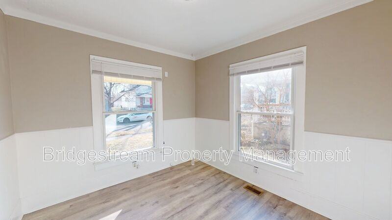 2029 Brookline Ave - Photo 3 of 9