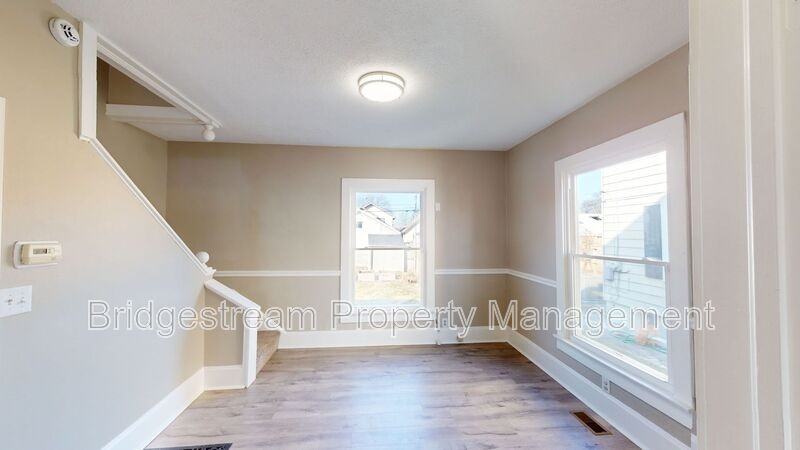 2029 Brookline Ave - Photo 6 of 9