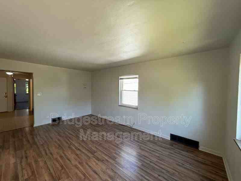 68 Knecht Dr #3 - Photo 2 of 8