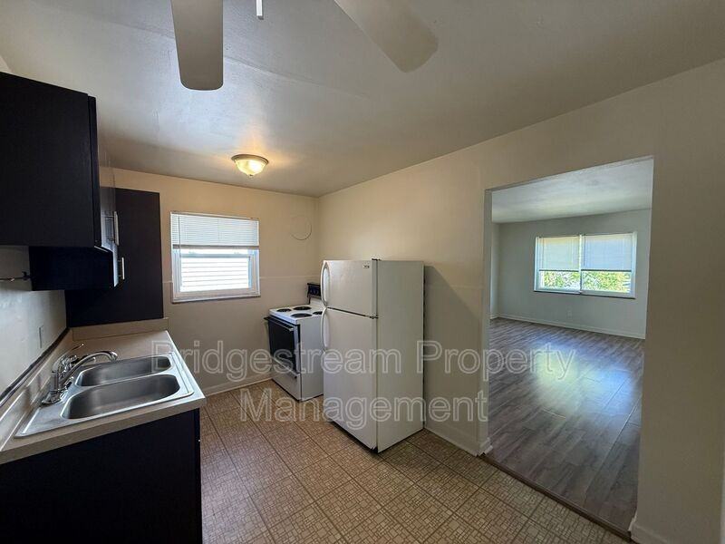 68 Knecht Dr #3 - Photo 4 of 8