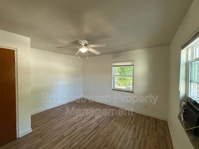 68 Knecht Dr #3 - Photo 6 of 8