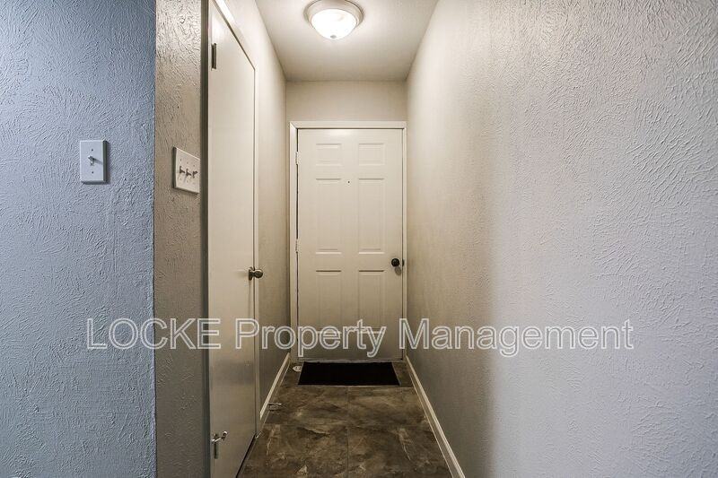 512 Stallion Ln - Photo 4 of 19