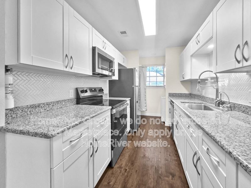 7403 Kingswood Cir - Photo 3 of 20