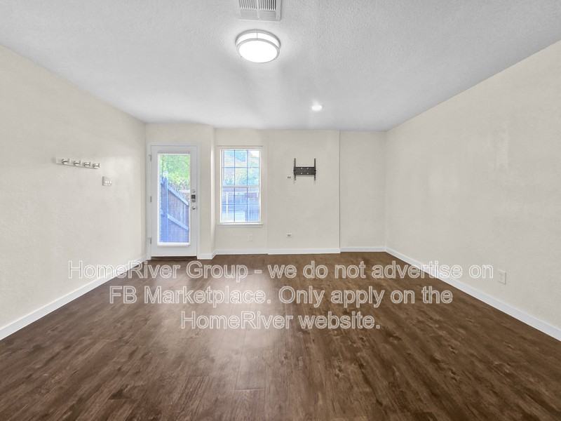 7403 Kingswood Cir - Photo 4 of 20