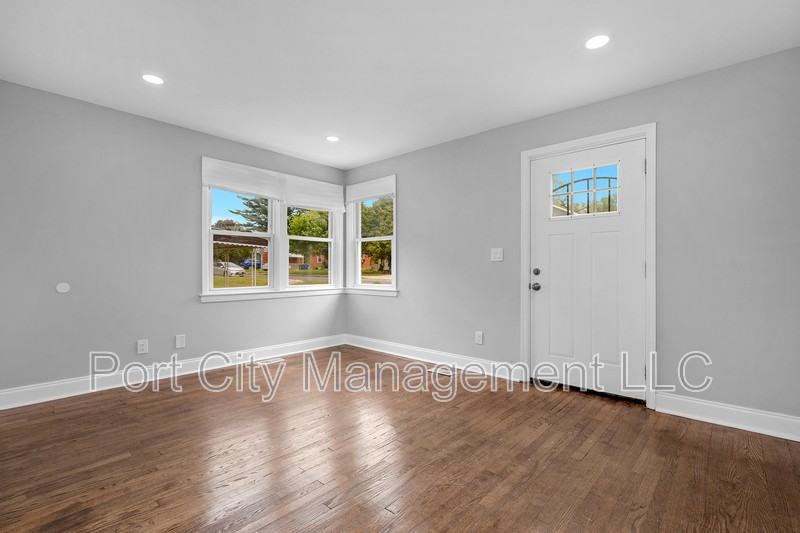 4902 Gilray Dr - Photo 4 of 24