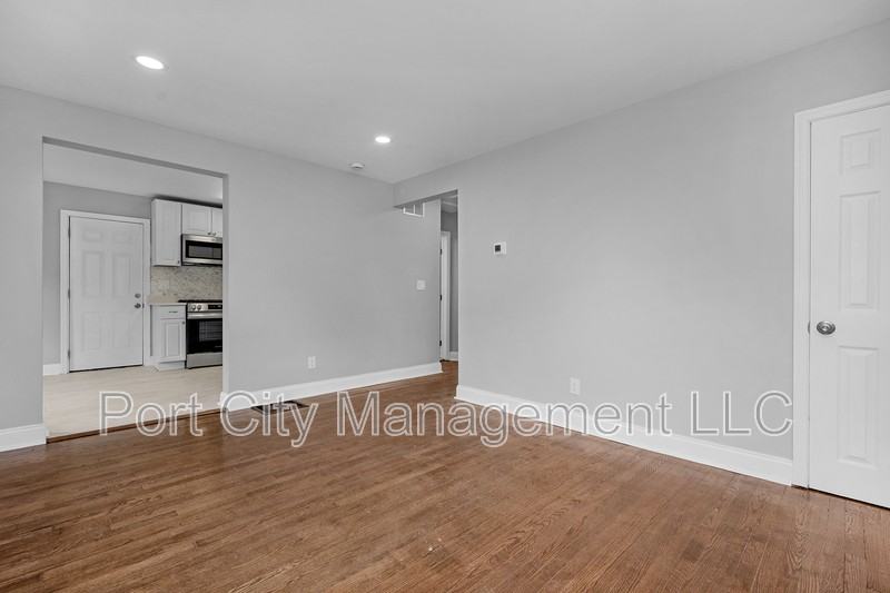 4902 Gilray Dr - Photo 6 of 24