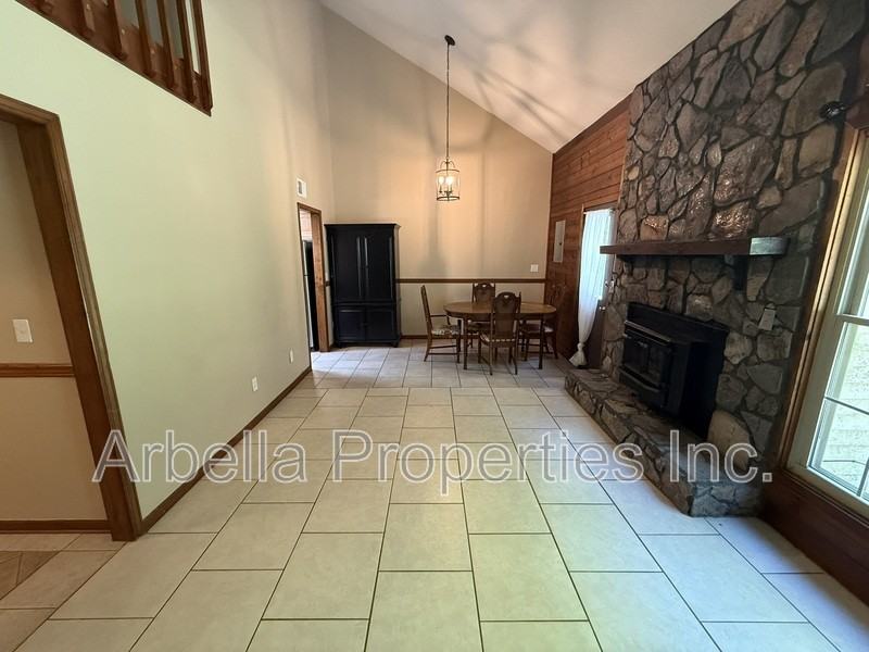 1608 Herrin Dr - Photo 4 of 20