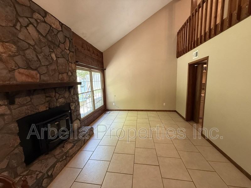 1608 Herrin Dr - Photo 3 of 20