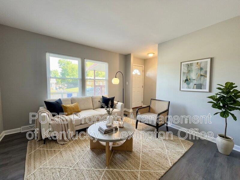 2408 Shandon Dr - Photo 6 of 23