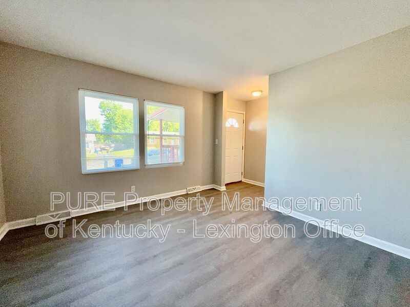 2408 Shandon Dr - Photo 7 of 23