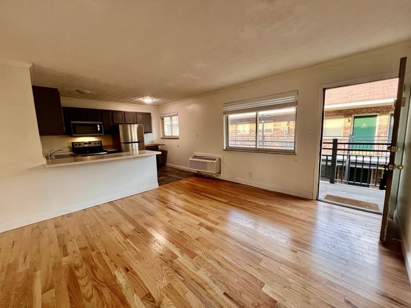 1509 Highland Ave - Photo 4 of 11
