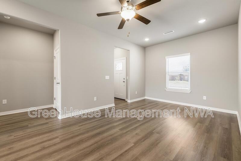 210 Williams Ct - Photo 3 of 24