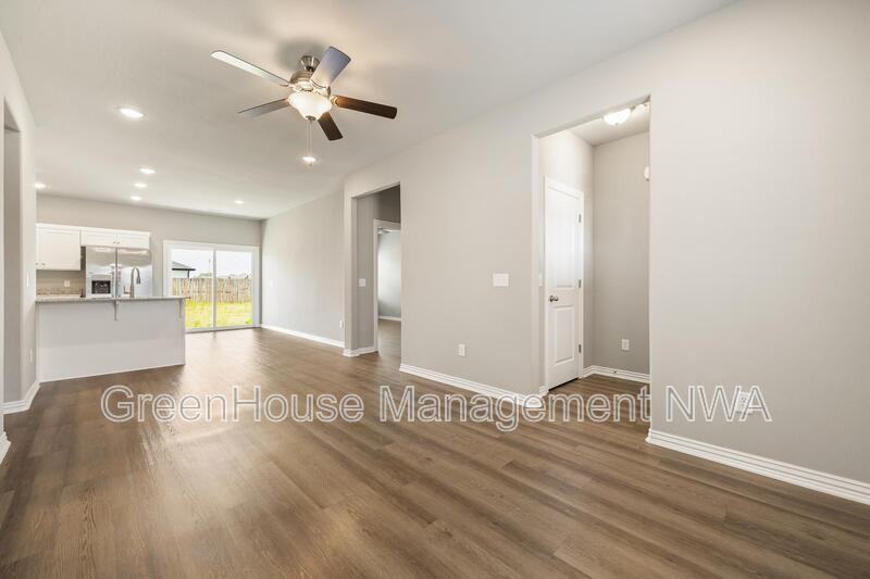 210 Williams Ct - Photo 4 of 24