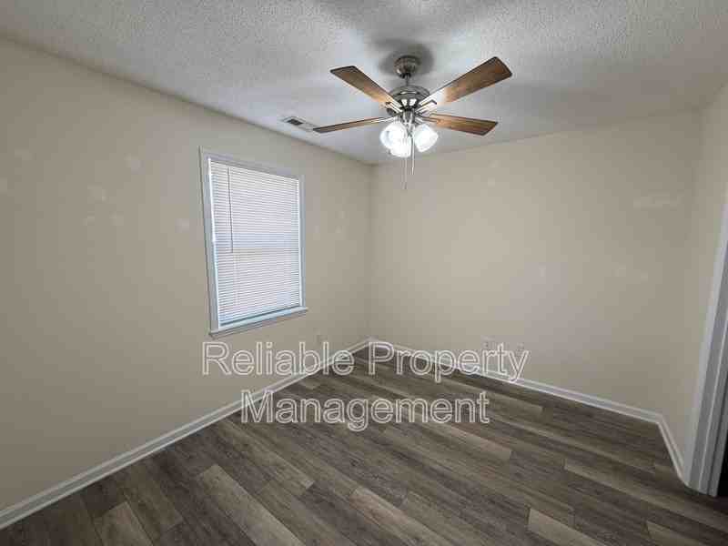 331 Moore St - Photo 7 of 11