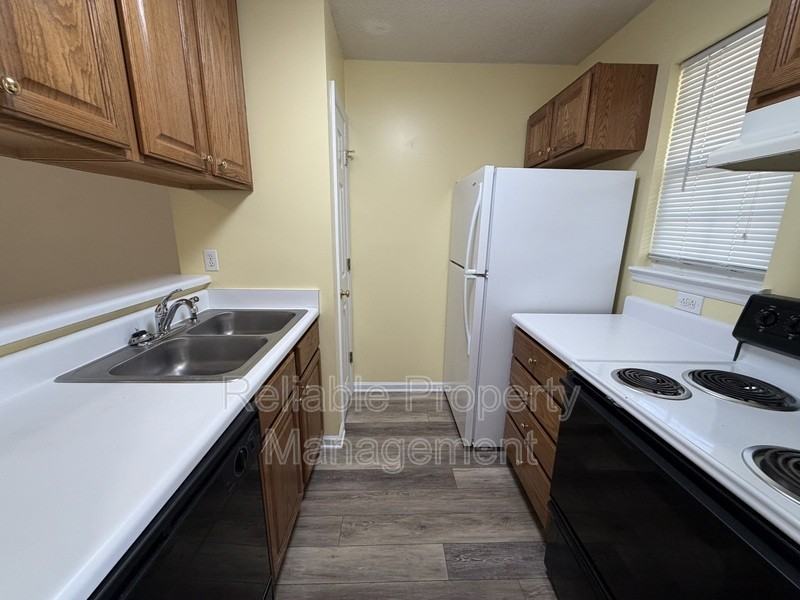 341 Moore St - Photo 4 of 22