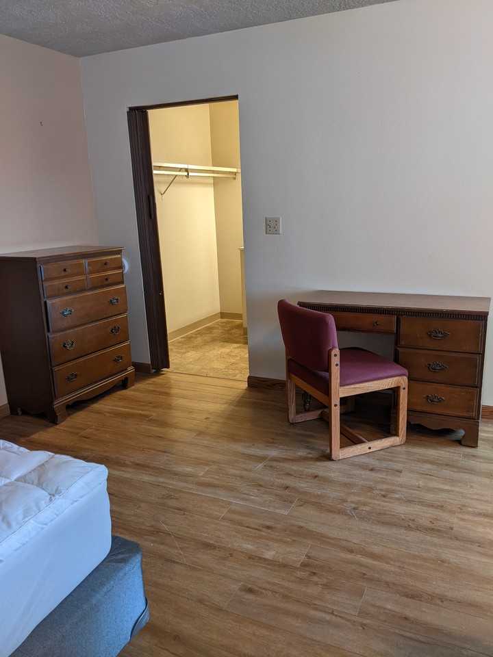 Grizzly Apartments - Photo 4 of 12