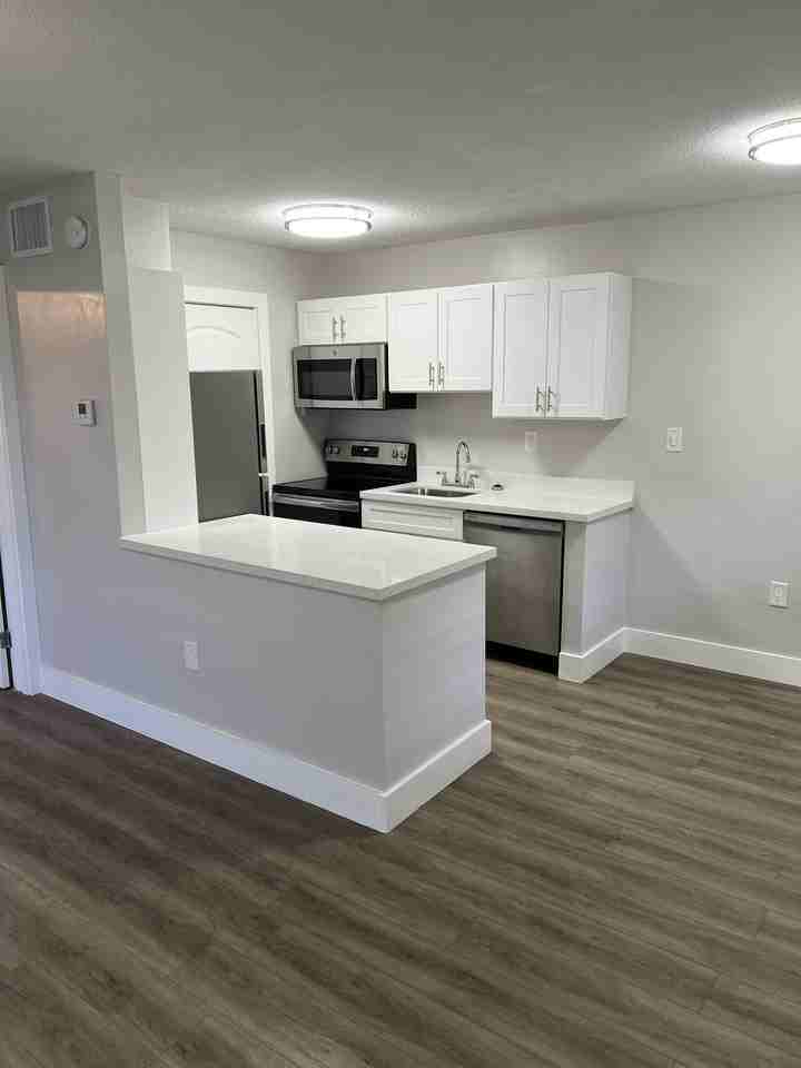 1500 NE 50TH CT - Photo 2 of 8