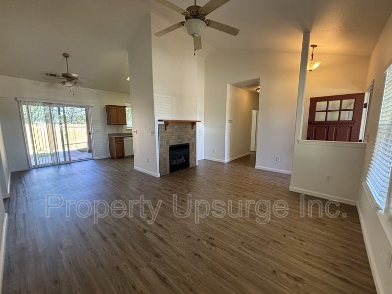 21967 Klamath River Pl - Photo 3 of 12