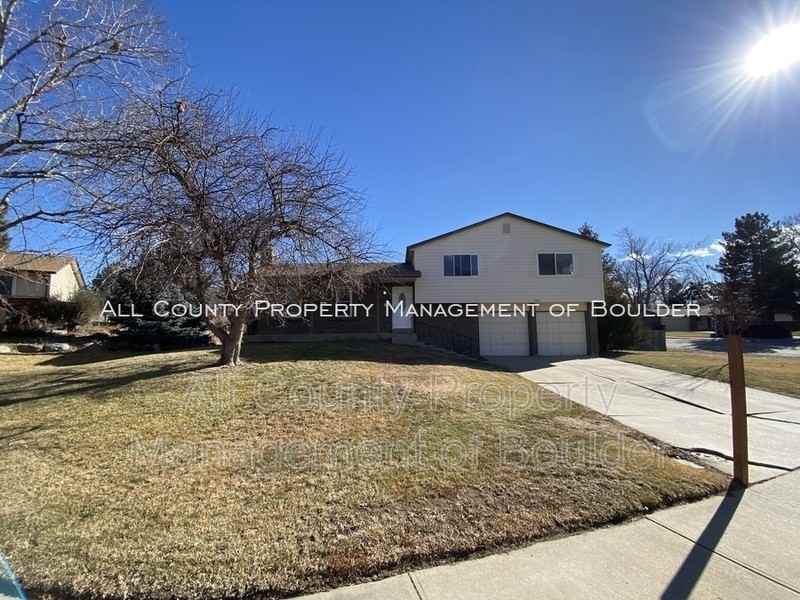 4786 Essex Cir - Photo 2 of 18