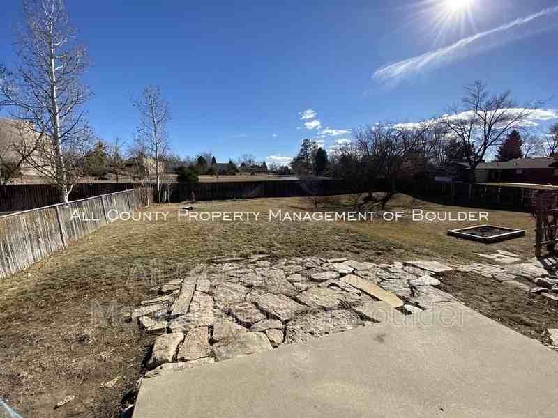 4786 Essex Cir - Photo 4 of 18