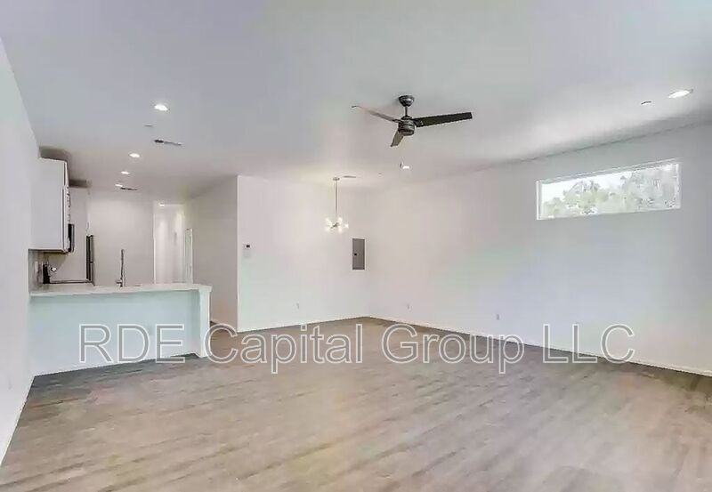 3275 Dallas St - Photo 3 of 9