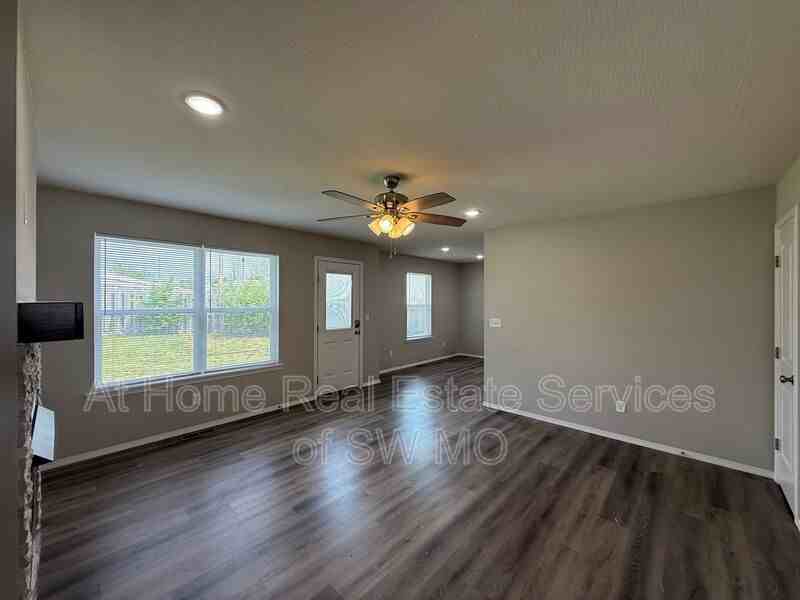 801 E Watermill Cir - Photo 3 of 16