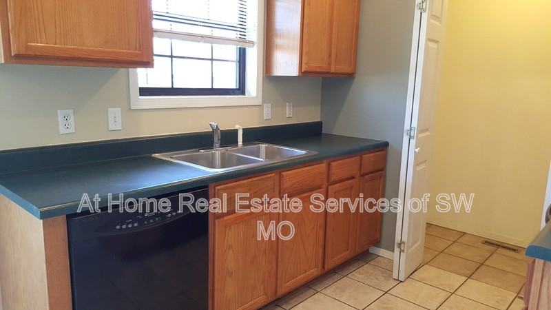 1126 N Colgate Ave - Photo 5 of 17