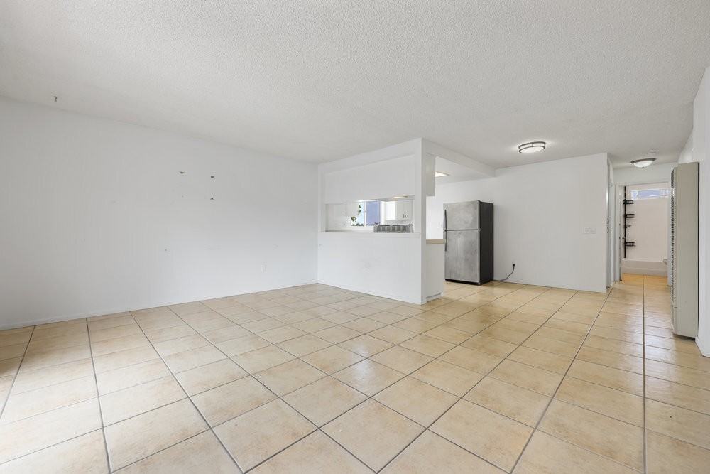 380 Plymouth Drive - Photo 3 of 11