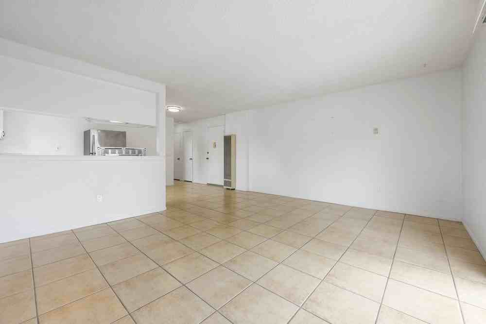 380 Plymouth Drive - Photo 4 of 11