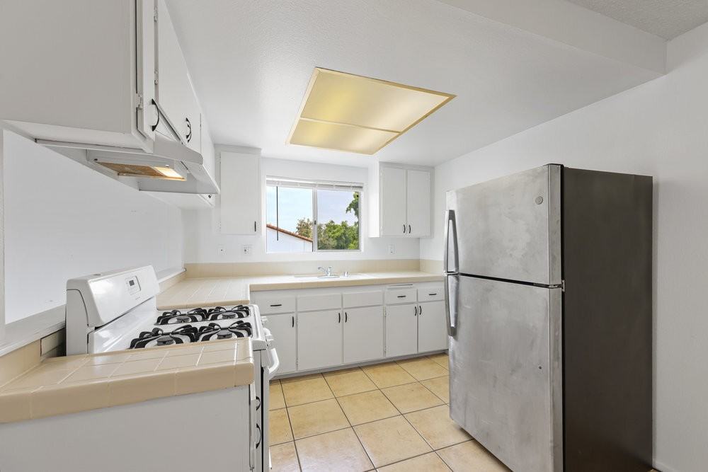 380 Plymouth Drive - Photo 5 of 11