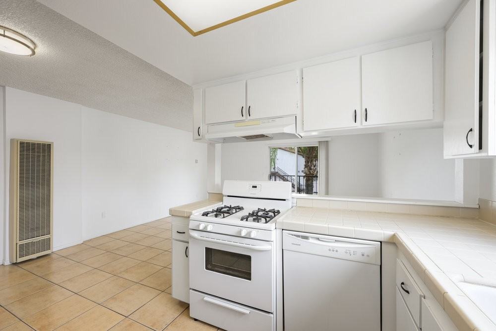 380 Plymouth Drive - Photo 6 of 11