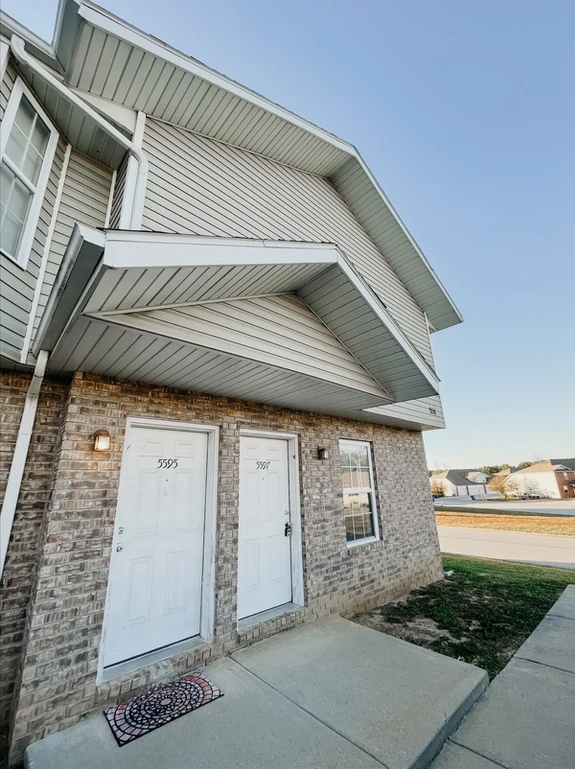 Greene Lane Apartments - Photo 3 of 4