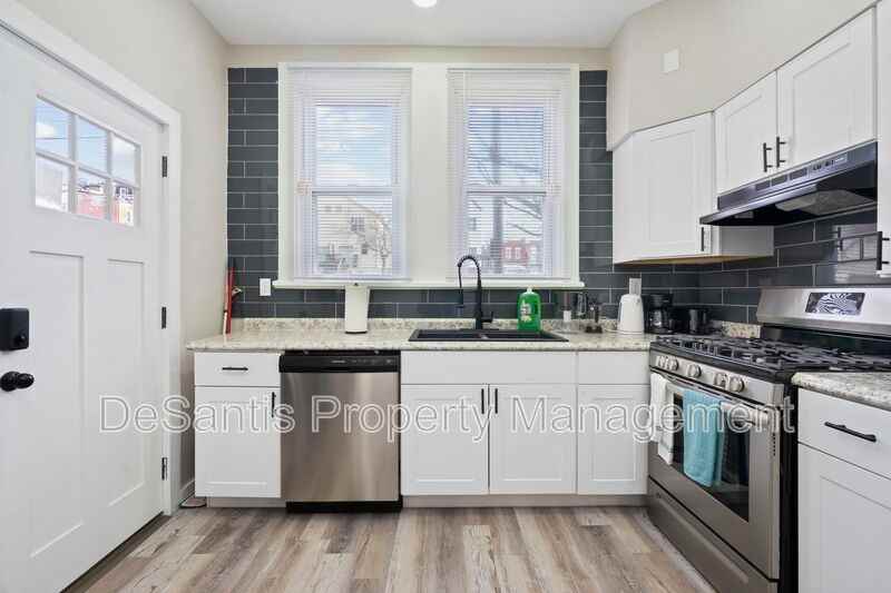 3220 Juliet St #2 - Photo 5 of 23