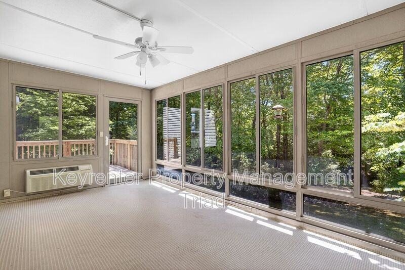 407 Grenham Rd - Photo 3 of 44