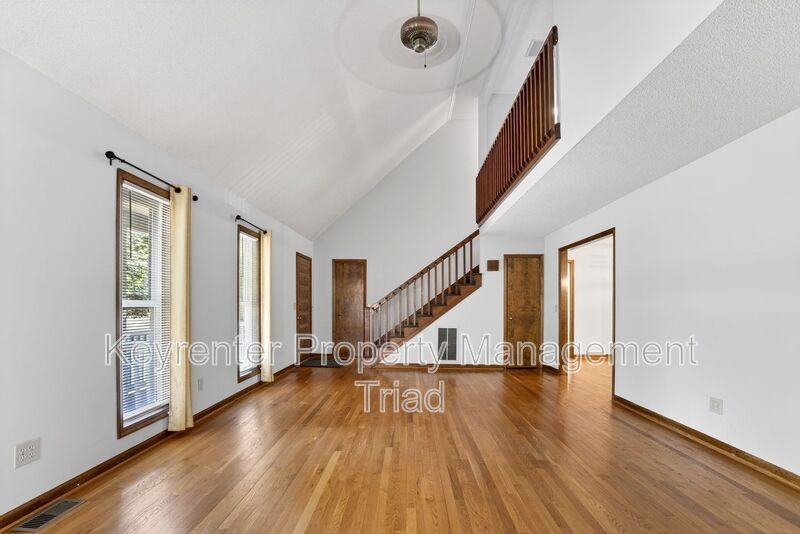 407 Grenham Rd - Photo 4 of 44