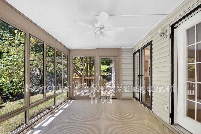 407 Grenham Rd - Photo 6 of 44