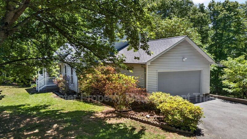 407 Grenham Rd - Photo 7 of 44