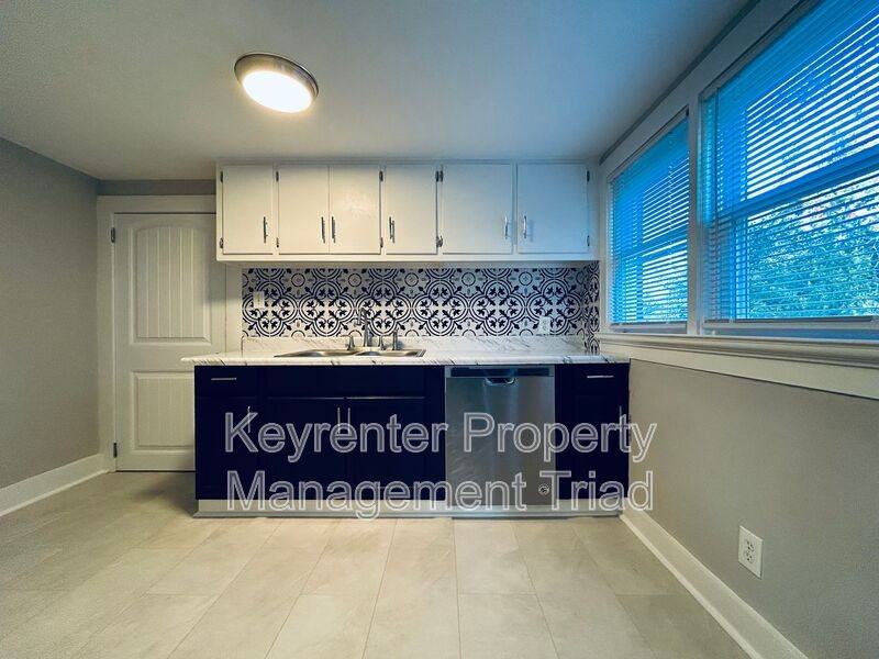 5087 Meadowbrook Dr - Photo 2 of 23